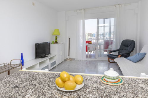 Photo 3 - 1 bedroom Apartment in Blanes with swimming pool and garden