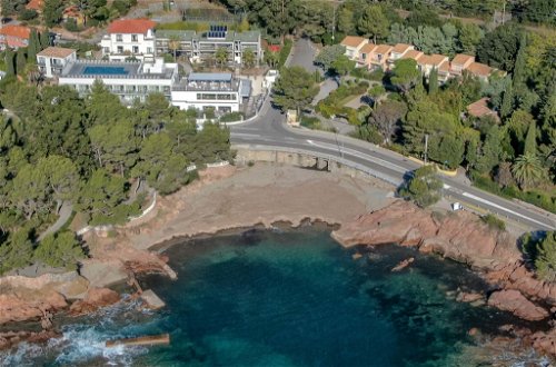 Foto 16 - Apartamento em Saint-Raphaël com piscina e vistas do mar