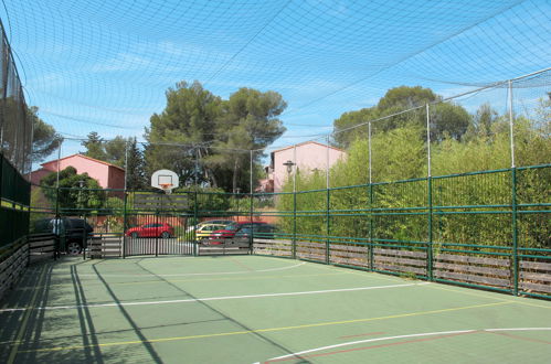 Foto 11 - Appartamento a Saint-Raphaël con piscina e vista mare