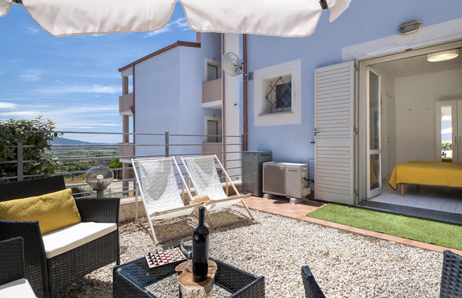 Apartamento de 2 quartos em Badesi com piscina e jardim - Foto 20