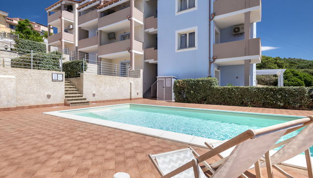 Apartamento de 2 quartos em Badesi com piscina e jardim - Foto 5
