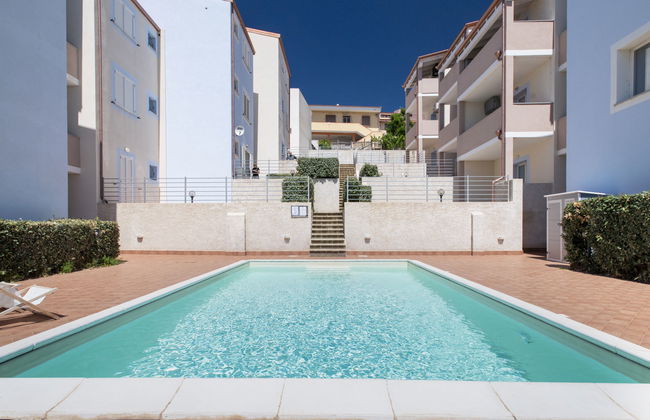 Apartamento de 2 quartos em Badesi com piscina e jardim - Foto 31