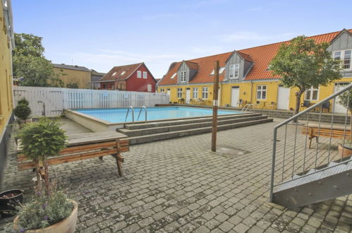 Foto 16 - Apartamento de 1 quarto em Gudhjem com piscina e terraço