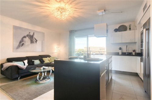 Foto 8 - Appartamento con 1 camera da letto a Fréjus con terrazza e vista mare