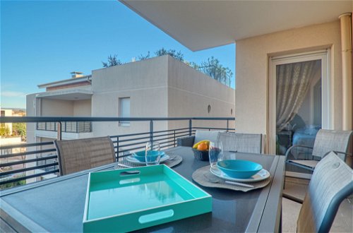 Foto 20 - Appartamento con 1 camera da letto a Fréjus con terrazza e vista mare