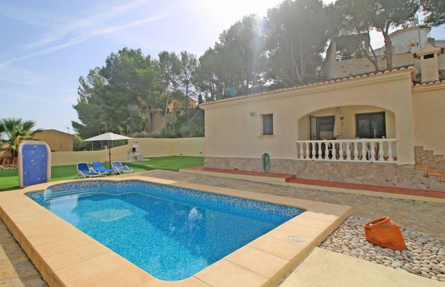 Casa de 4 quartos em Calp com piscina privada e jardim - Foto 1