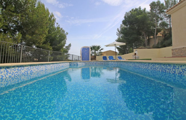 Casa de 4 quartos em Calp com piscina privada e jardim - Foto 5