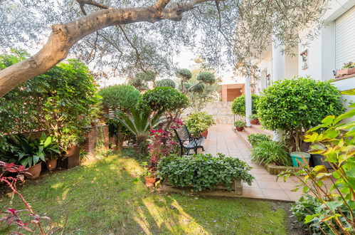 Photo 2 - Maison de 4 chambres à Pineda de Mar avec jardin et vues à la mer