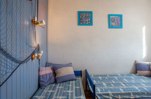 Foto 13 - Casa con 4 camere da letto a Bormes-les-Mimosas con piscina privata e vista mare
