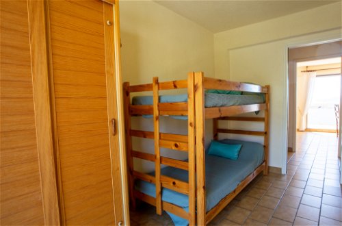 Foto 12 - Apartment mit 2 Schlafzimmern in Le Lavandou mit terrasse und blick aufs meer