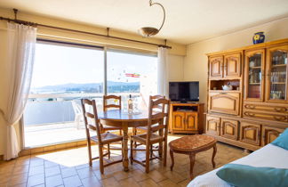 Foto 3 - Apartamento de 2 habitaciones en Le Lavandou con terraza y vistas al mar