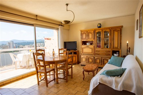 Foto 8 - Appartamento con 2 camere da letto a Le Lavandou con terrazza e vista mare