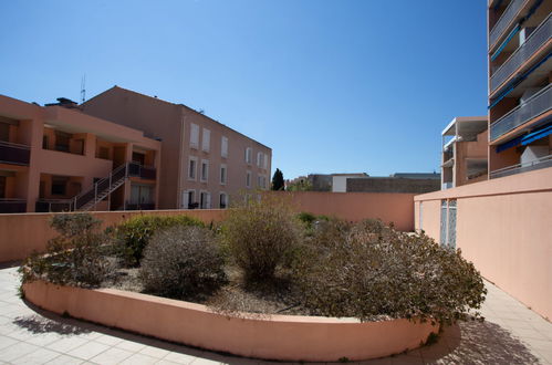 Photo 19 - Appartement de 2 chambres à Le Lavandou avec terrasse et vues à la mer