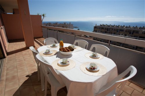 Photo 1 - Appartement de 2 chambres à Le Lavandou avec terrasse et vues à la mer