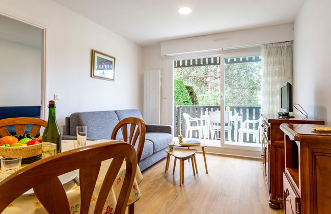 2 bedroom Apartment in Villers-sur-Mer with garden - Photo 3