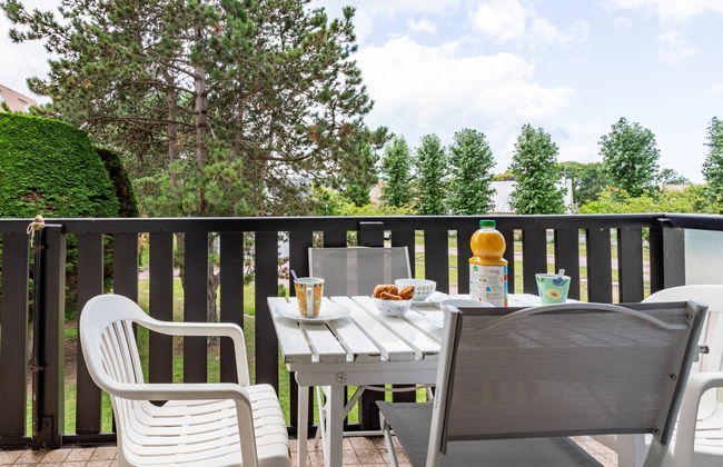 2 bedroom Apartment in Villers-sur-Mer with garden - Photo 1