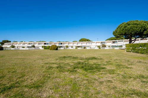 Foto 19 - Apartment mit 1 Schlafzimmer in Le Grau-du-Roi mit garten und blick aufs meer