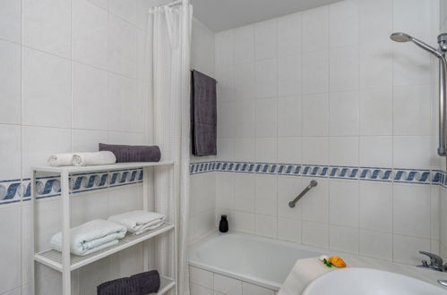 Foto 16 - Appartamento con 2 camere da letto a Mijas con piscina e vista mare