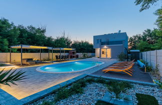 Foto 1 - Casa con 3 camere da letto a Croazia con piscina privata e giardino