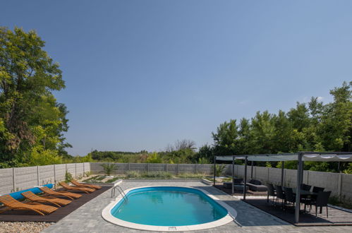 Foto 35 - Casa de 3 quartos em Privlaka com piscina privada e jardim