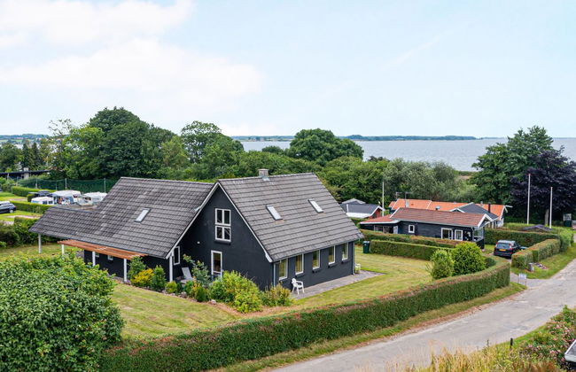 Casa de 4 quartos em Sjølund com piscina e terraço - Foto 1