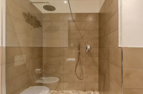 Foto 25 - Apartamento de 2 quartos em Musso com piscina e jardim