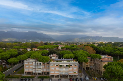 Foto 6 - Appartamento con 2 camere da letto a Camaiore con vista mare