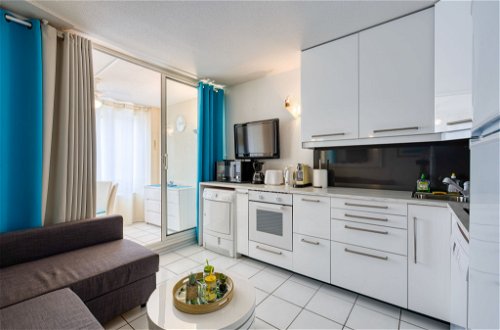 Foto 10 - Appartamento con 1 camera da letto a Agde con piscina e vista mare