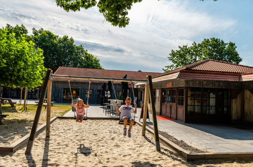 Foto 18 - Casa de 5 quartos em Susteren com piscina e terraço