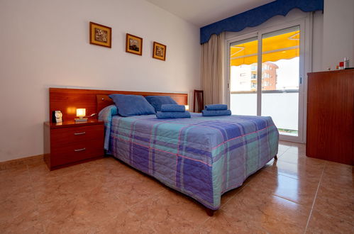 Foto 5 - Appartamento con 2 camere da letto a Malgrat de Mar con piscina e vista mare