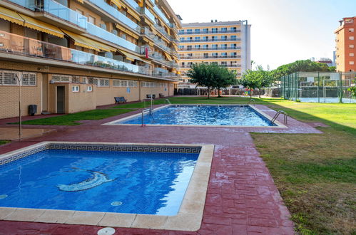 Foto 2 - Apartamento de 2 habitaciones en Malgrat de Mar con piscina y jardín