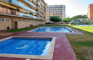 Foto 2 - Apartamento de 2 habitaciones en Malgrat de Mar con piscina y vistas al mar