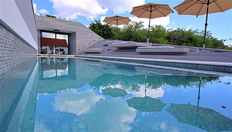 Foto 1 - Casa con 3 camere da letto a Lovreć con piscina privata e terrazza