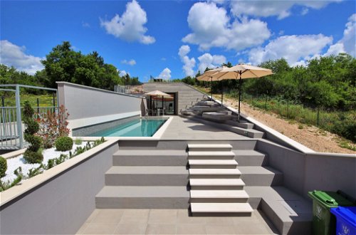 Foto 3 - Casa de 3 quartos em Lovrec com piscina privada e terraço