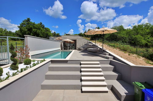 Photo 3 - Maison de 3 chambres à Lovreć avec piscine privée et jardin