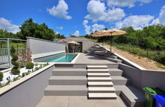 Photo 3 - Maison de 3 chambres à Lovreć avec piscine privée et jardin