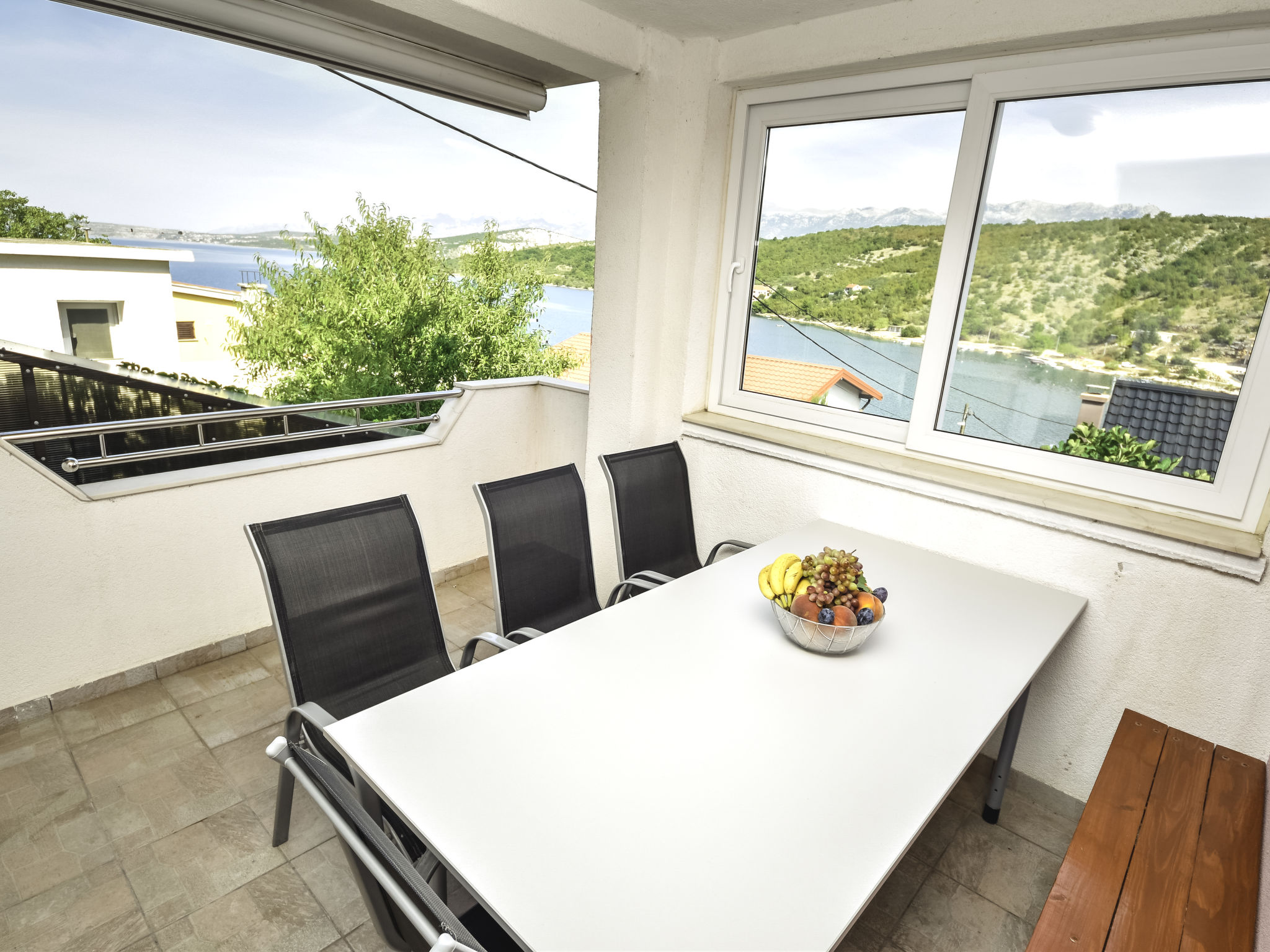 Photo 1 - Appartement de 2 chambres à Obrovac avec terrasse et vues à la mer
