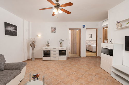 Photo 4 - 2 bedroom Apartment in Obrovac with terrace