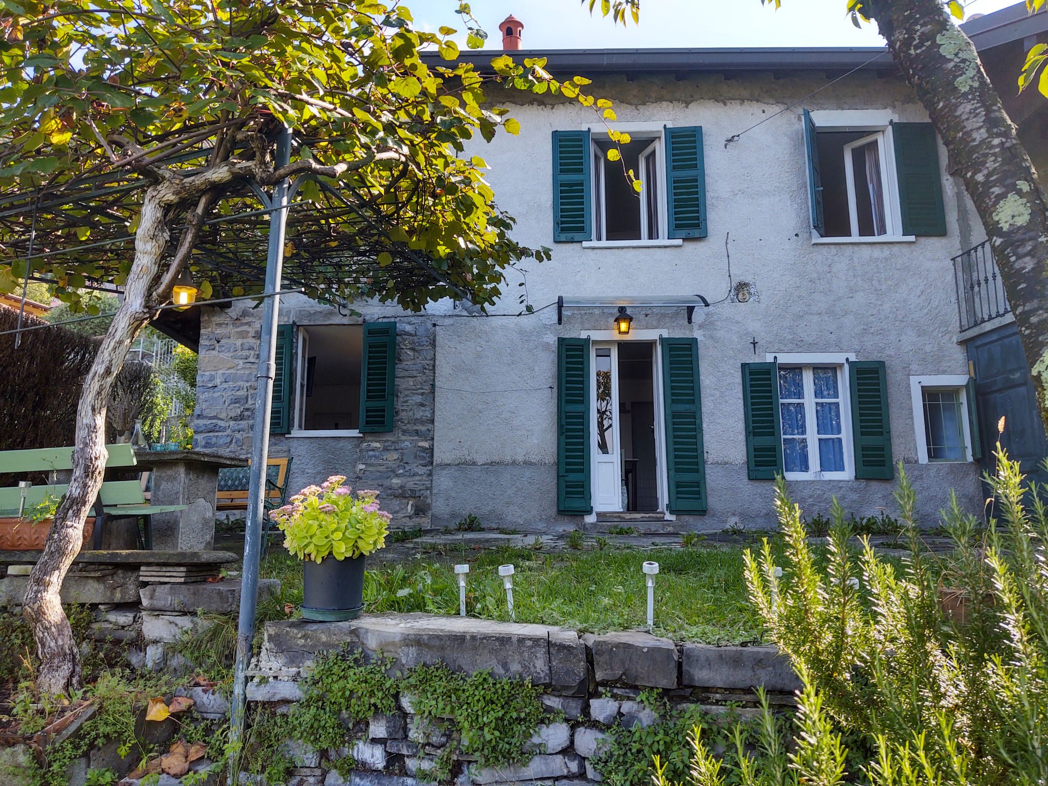 Photo 2 - Maison de 2 chambres à Perledo avec jardin et vues sur la montagne