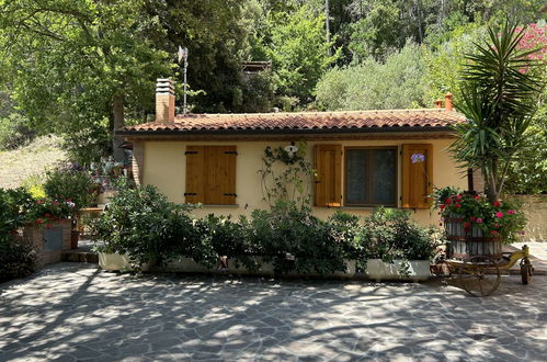 Photo 27 - Maison de 1 chambre à Castellina Marittima avec jardin et terrasse