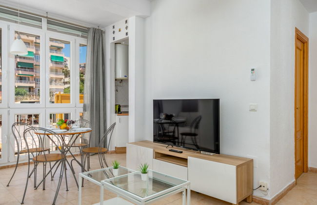 3 bedroom Apartment in Benalmádena with swimming pool and garden - Photo 3