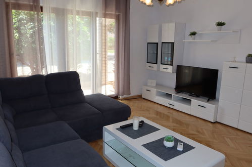 Foto 5 - Casa de 4 habitaciones en Novigrad con piscina privada y jardín