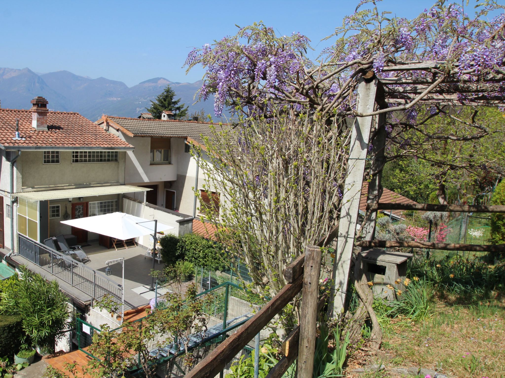 Foto 2 - Appartamento con 3 camere da letto a Luino con giardino e vista sulle montagne