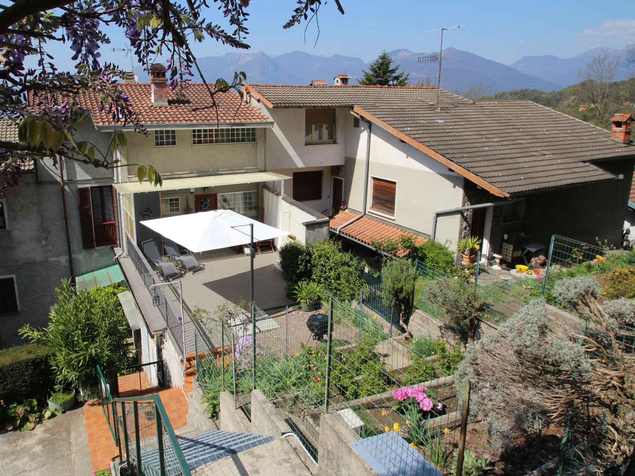 Photo 33 - Appartement de 3 chambres à Luino avec jardin et vues sur la montagne