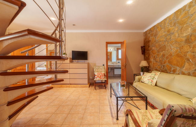 Casa de 5 quartos em Muro com piscina privada e jardim - Foto 8