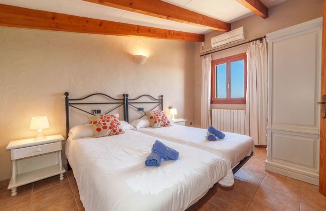 Casa de 5 quartos em Muro com piscina privada e jardim - Foto 12