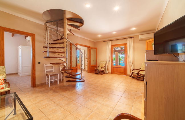 Casa de 5 quartos em Muro com piscina privada e jardim - Foto 5