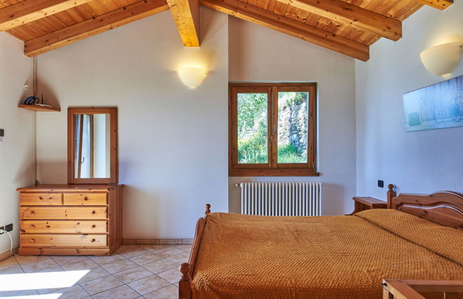 Casa de 3 quartos em Dongo com jardim e terraço - Foto 13