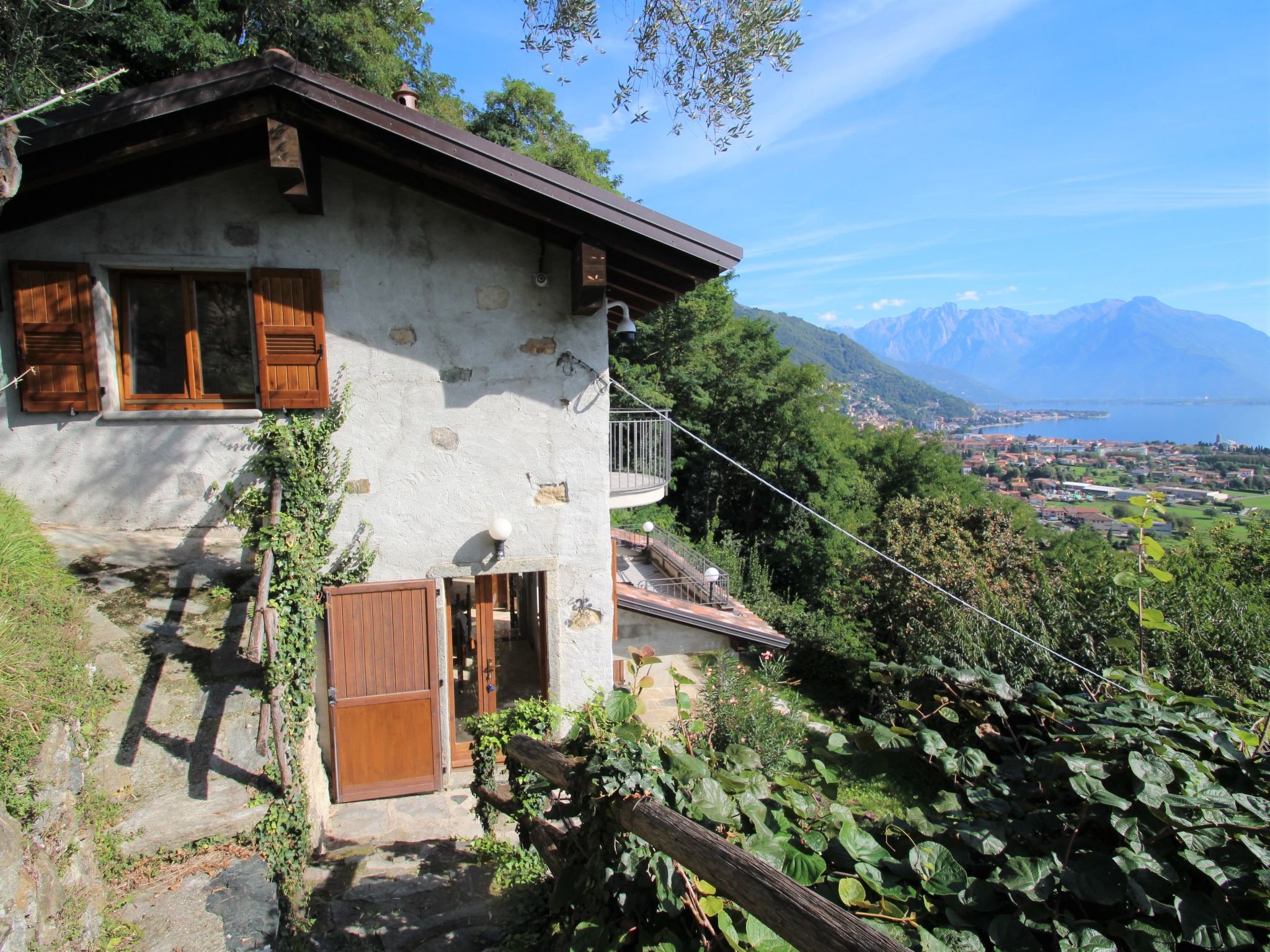 Foto 2 - Casa de 2 quartos em Dongo com terraço e vista para a montanha