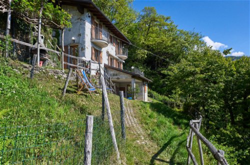 Foto 4 - Casa de 2 habitaciones en Dongo con terraza y vistas a la montaña